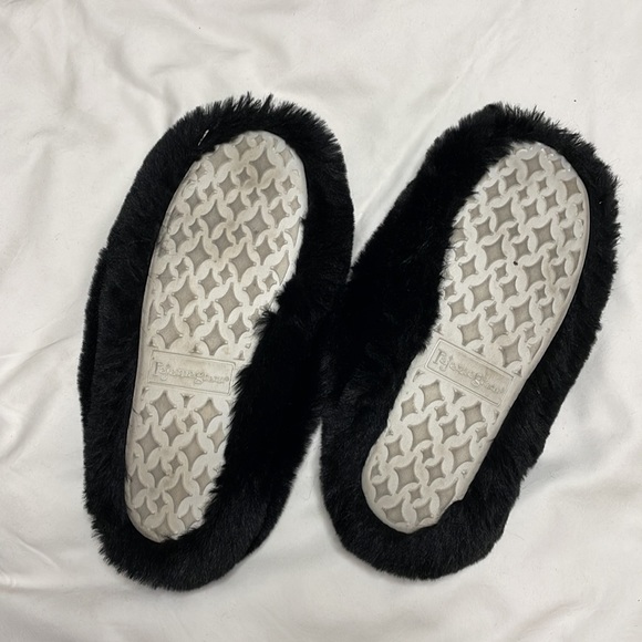Black fuzzy slippers - size 7-8 - Picture 2 of 2